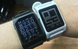 El Pebble 2, en blanco y en negro
